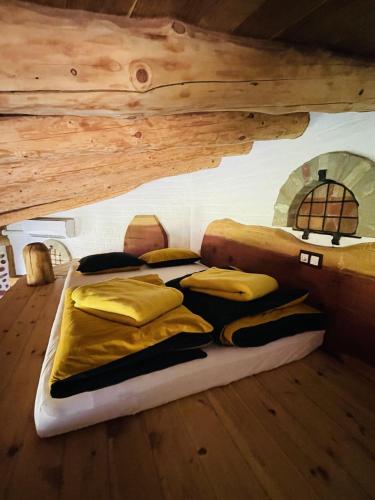 a bedroom with two beds in a log cabin at Őze Hobbitház in Bárdudvarnok