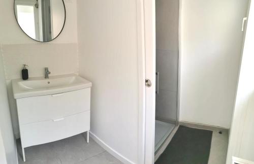 Vannituba majutusasutuses L'Évasion Conviviale - Gare - Commerces - Terrasse