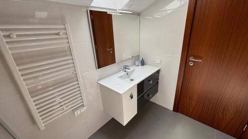 Kuchyň nebo kuchyňský kout v ubytování Grand appartement de standing au cœur de la ville