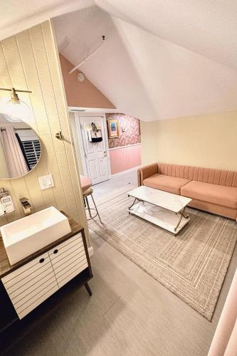 a living room with a couch and a mirror at Peninsula Bed & Cocktails in St. Petersburg