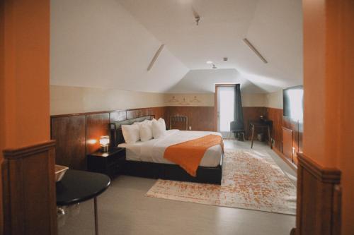 Postel nebo postele na pokoji v ubytování Peninsula Bed & Cocktails