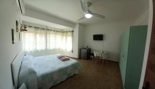 Postel nebo postele na pokoji v ubytování Donatella Guesthouse Alicante