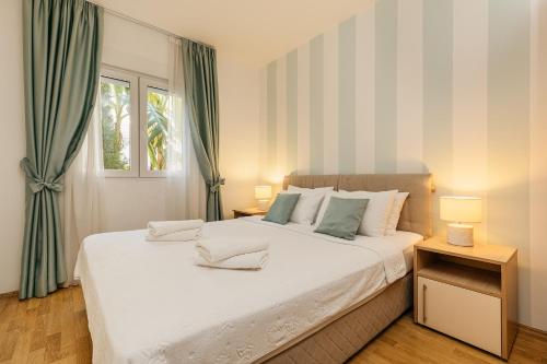 Postel nebo postele na pokoji v ubytování Sun Village Aparthotel