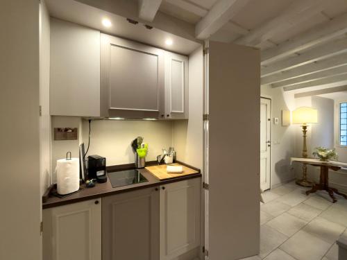 Lo Studiolo Home Tower QK Costa 58