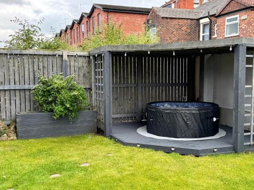 Spacious 5-Bed House with a Hot Tub Sleeps 10 photo 58