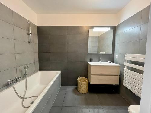 Charmant appartement climatisé avec balcon à Bonifacio- calme & bien situé