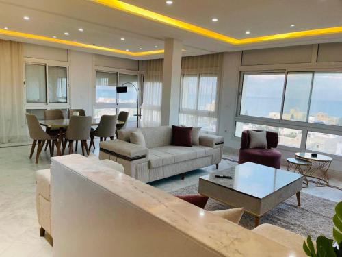 Χώρος καθιστικού στο Luxury Stay with Panoramic Sea Views, Tourist zone