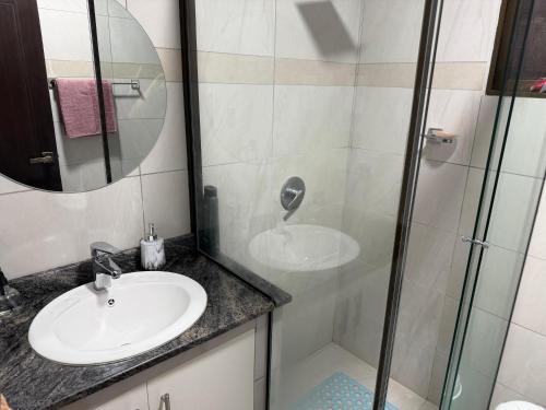 Ένα μπάνιο στο Comfortable apartment in Sopocachi