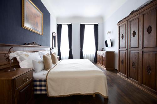 Postel nebo postele na pokoji v ubytování Hotel Residence U Černého Orla