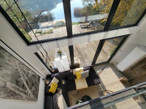 an overhead view of a living room with windows at Leśny Domek - Świekatowo in Świekatowo