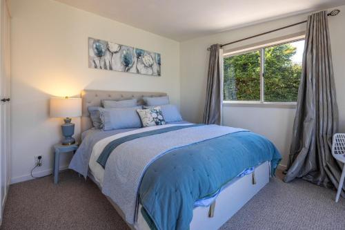 Postel nebo postele na pokoji v ubytování Sand & Soul by Waiheke Pure