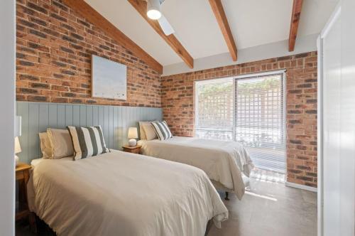 Postel nebo postele na pokoji v ubytování Sundowner Deck House - Pet Friendly