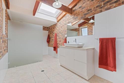 Kuchyň nebo kuchyňský kout v ubytování Sundowner Deck House - Pet Friendly