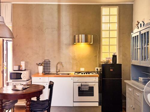 Η κουζίνα ή μικρή κουζίνα στο Jill&Jade's Apartment