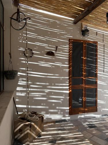 a white building with a door and a window at La Villeta di Nonna in Selargius