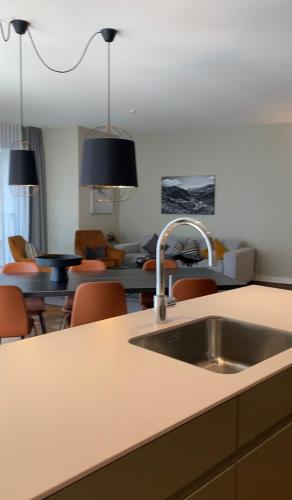 Arni AlpにあるAndermatt Chalet Style Ski Wohnung Zimmer Nur fuer Frauenのギャラリーの写真