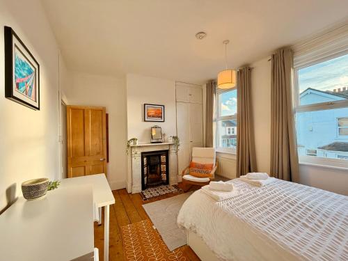 Voodi või voodid majutusasutuse 3-Bed Entire Garden Home, Walk to Beach toas