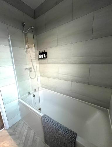 Vannituba majutusasutuses 3-Bedroom Home in north Belfast- near Crumlin Rd Gaol