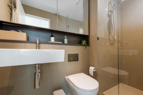 a bathroom with a toilet and a sink and a shower at Flinders St Central - Parking, Gym, Pool & Sauna in Melbourne
