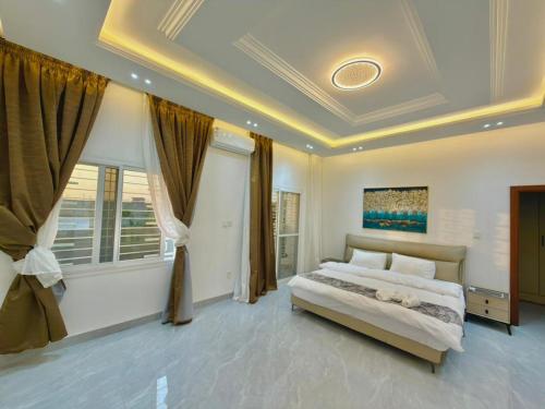 a bedroom with a large bed and windows at Modern and luxurious villa, comfort and tranquility in Saly Portudal
