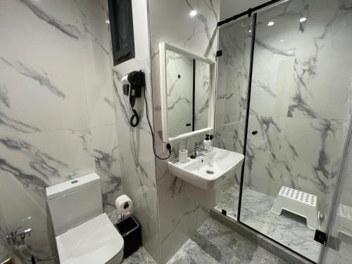 Koupelna v ubytování Appartement neuf luxe OLM Aviation à Rabat