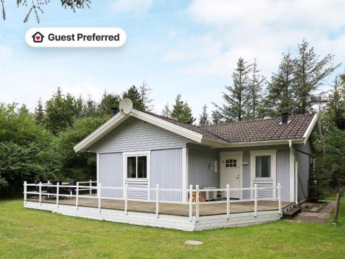 Το κτήριο όπου στεγάζεται  η παραθεριστική κατοικία