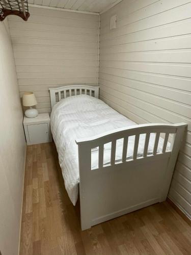 a bedroom with a white bed in a room at Tananger Havn in Sola