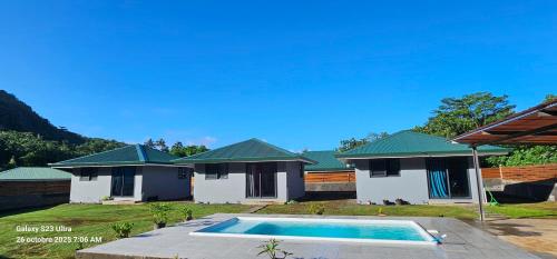 Πισίνα στο ή κοντά στο Hiniavai Lodge