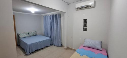 Ένα ή περισσότερα κρεβάτια σε δωμάτιο στο bairro Jardim Petrópolis - casa 3 quartos e 3 banheiros