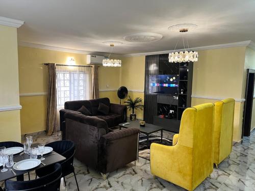 Χώρος καθιστικού στο Ajoke Place A