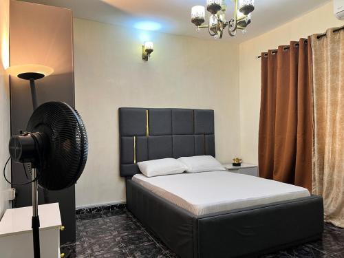 Ένα ή περισσότερα κρεβάτια σε δωμάτιο στο Ajoke Place A