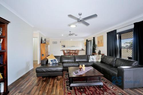 Χώρος καθιστικού στο 27 Bauhinia Street