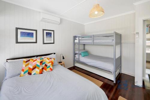 Ένα ή περισσότερα κρεβάτια σε δωμάτιο στο 1 The Esplanade