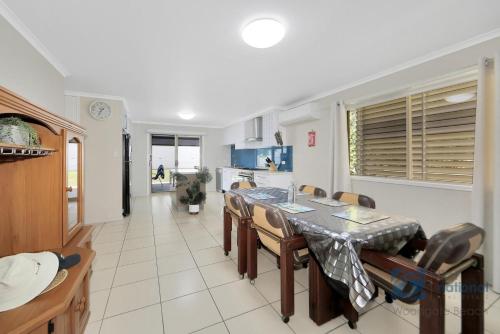 Χώρος καθιστικού στο 18 Banksia Court