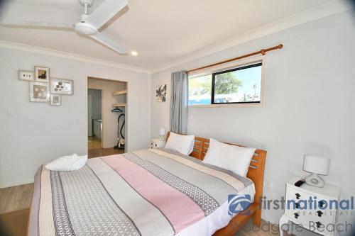 Postel nebo postele na pokoji v ubytování 50 The Esplanade