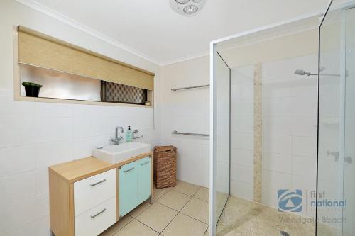 Ένα μπάνιο στο 100 The Esplanade