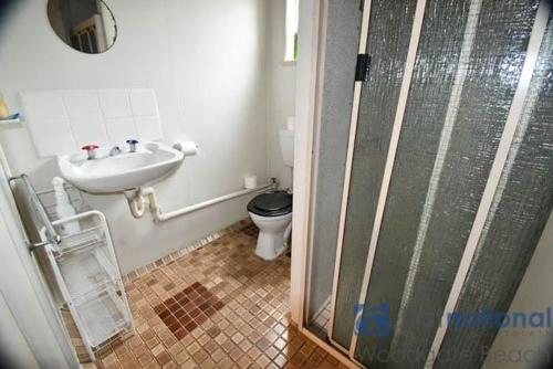 Koupelna v ubytování 121 Mackerel Street