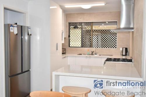 Η κουζίνα ή μικρή κουζίνα στο 4 Manley Smith Drive WALKERS POINT