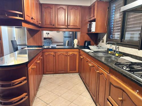 Kuchyň nebo kuchyňský kout v ubytování Gran Casa Amplia Ituzaingo Centro Familiar Excelente