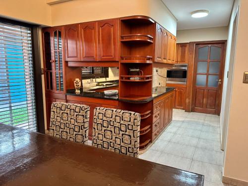Kuchyň nebo kuchyňský kout v ubytování Gran Casa Amplia Ituzaingo Centro Familiar Excelente
