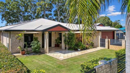 27 Lorikeet Avenue
