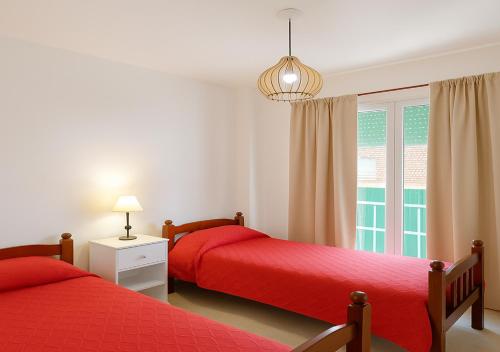 Un pat sau paturi într-o cameră la J Y C Apart