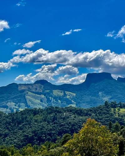 a view of a valley with trees and mountains at Chalé Boutique - Spa - Sauna seca , Jacuzzi , Rede suspensa in Campos do Jordão