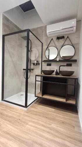 a bathroom with two sinks and a mirror at Vichte groundfloor apartment 