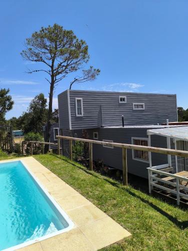 Bazen u ili blizu objekta Geo