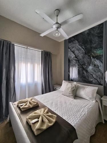 a bedroom with a bed with two towels on it at Hotel Jorgito in Mar del Plata