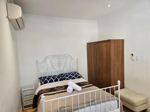 Ένα ή περισσότερα κρεβάτια σε δωμάτιο στο Delightful room near Metro Monk station with Self Check-in