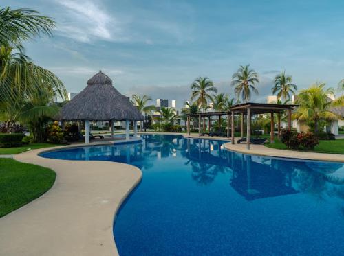 Бассейн в Beachfront house in Acapulco beach club или поблизости