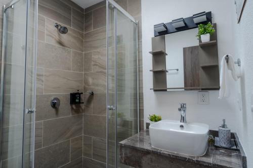 Ванная комната в Beachfront house in Acapulco beach club