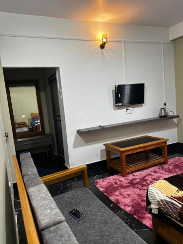 TV a/nebo společenská místnost v ubytování Norkyi homestay